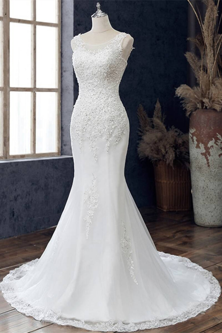 White Lace Round Neck Sleeveless Trumpet Wedding Dress