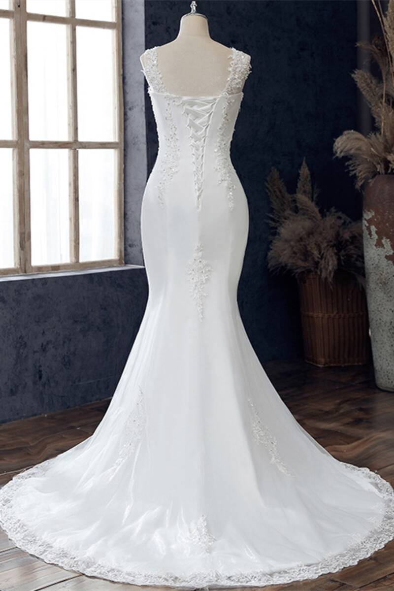 White Lace Round Neck Sleeveless Trumpet Wedding Dress