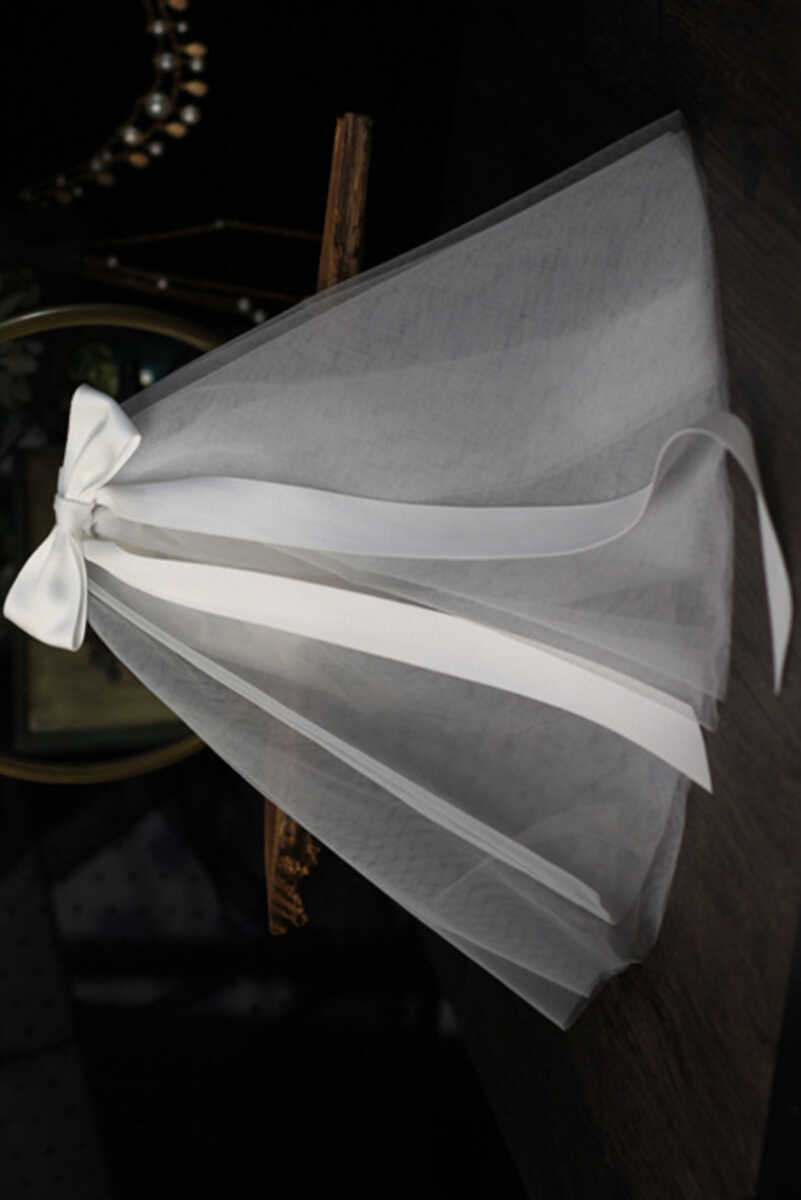 Simple White Mesh Bridal Veil with Bow