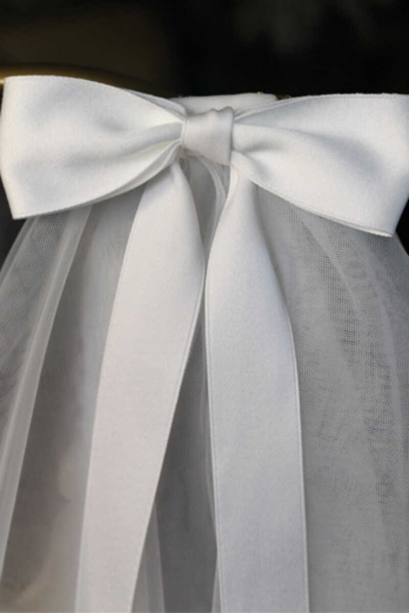 Simple White Mesh Bridal Veil with Bow