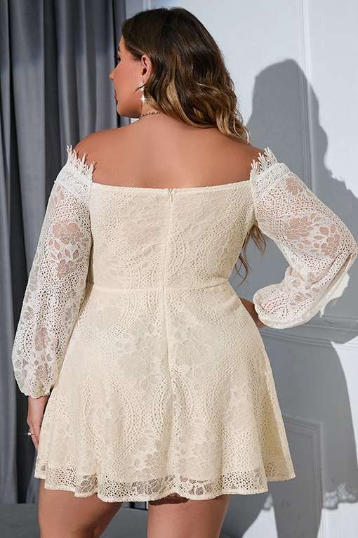 White bell sleeve 2024 dress plus size