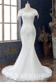 White Appliqués Off-the-Shoulder Cap Sleeve Trumpet Wedding Dress