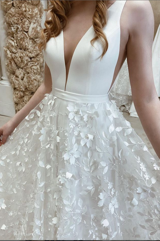 White V-Neck Sleeveless 3D Flowers Backless Wedding Dress