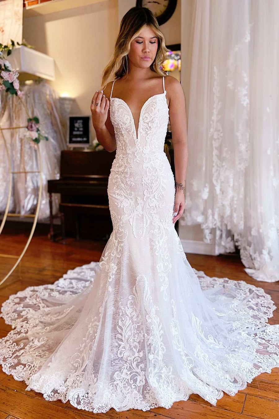 White Lace Plunge V Backless Trumpet Long Wedding Dress – Modsele