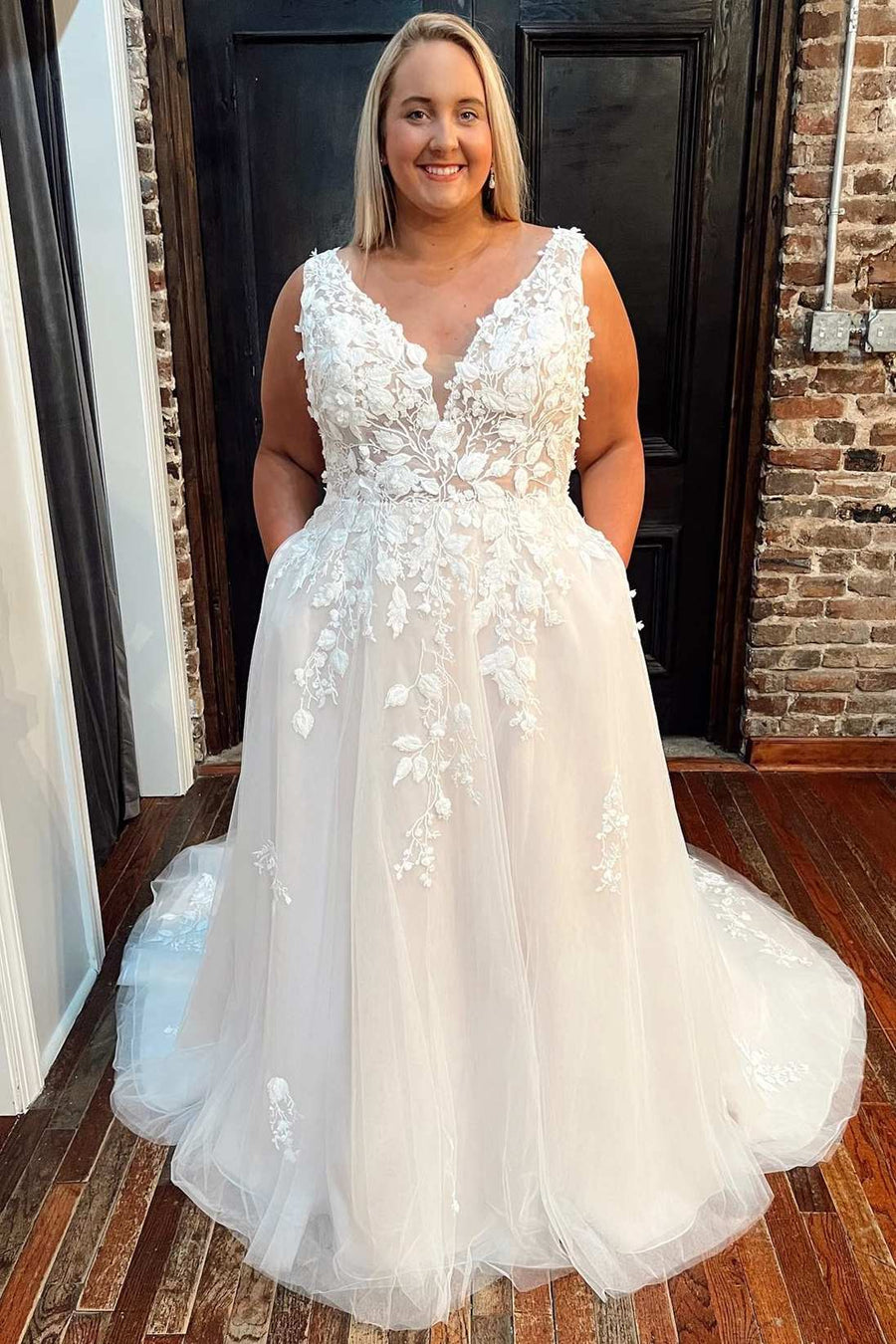 White Floral Lace V-Neck A-Line Wedding Dress with Pockets Modsele White Floral Lace V-Neck A-Line Wedding Dress with Pockets Modsele