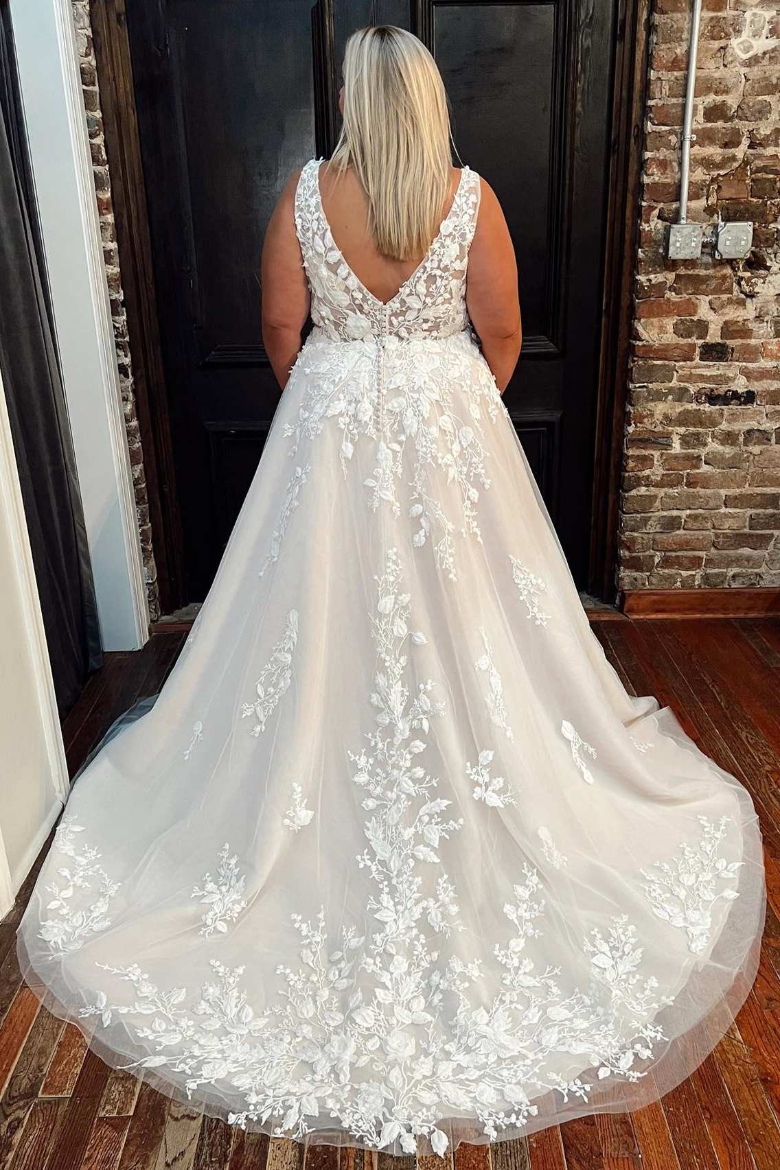 White Floral Lace V-Neck A-Line Wedding Dress with Pockets