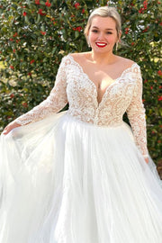 White Lace V-Neck Long Sleeve Backless Wedding Dress