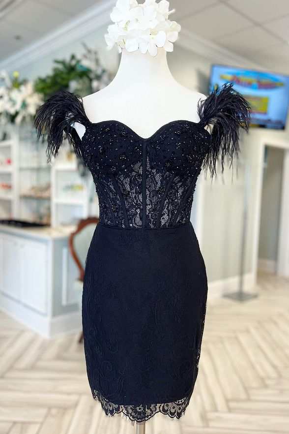 Black Lace Sweetheart Feathers Short Homecoming Dress