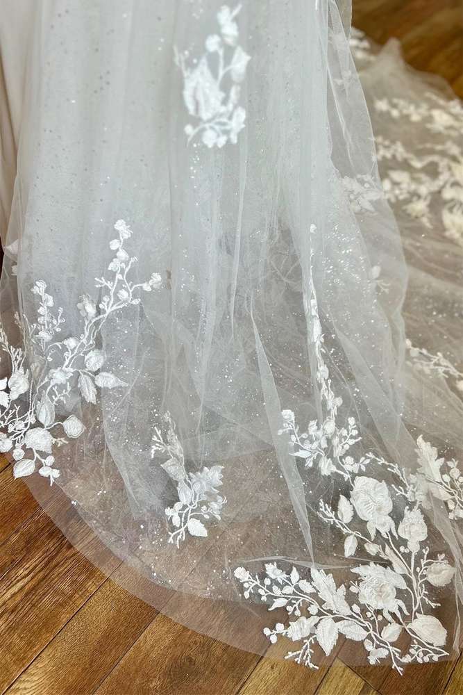 Ivory Off-the-Shoudler Applques Straps Sweeping Long Wedding Dress