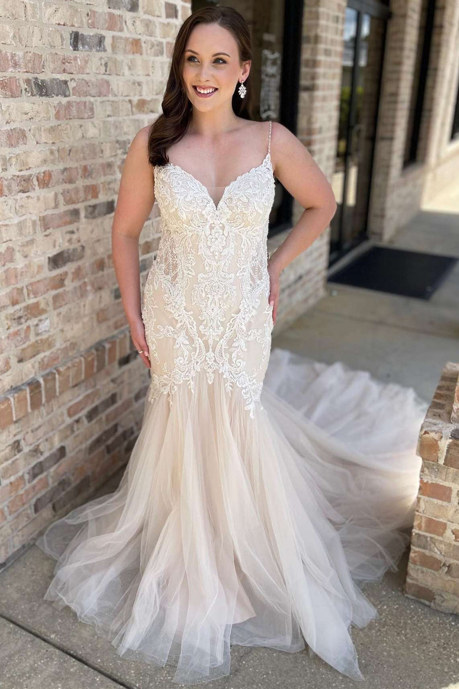 Beige Floral Lace V-Neck Trumpet Long Wedding Dress Modsele Beige Floral Lace V-Neck Trumpet Long Wedding Dress Modsele