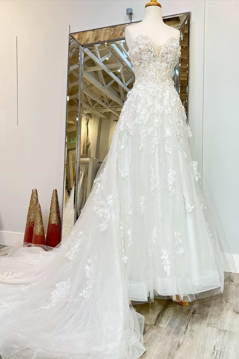 White Floral Applique Sweetheart Long Wedding Dress with Sweeping Train