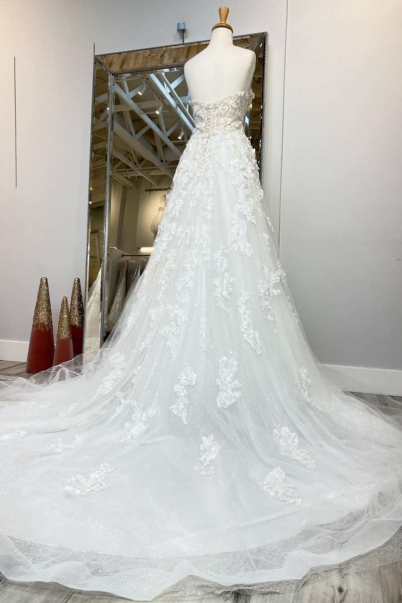White Floral Applique Sweetheart Long Wedding Dress with Sweeping Train