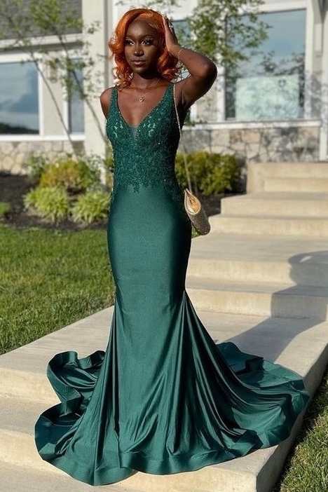 Green Lace V-Neck Trumpet Long Prom Dress