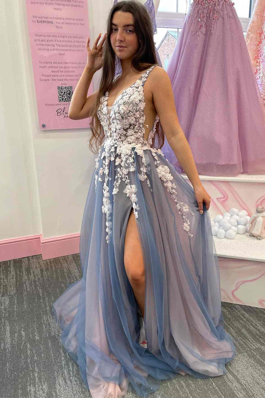 Tulle V-Neck Appliques Backless A-Line Prom Gown