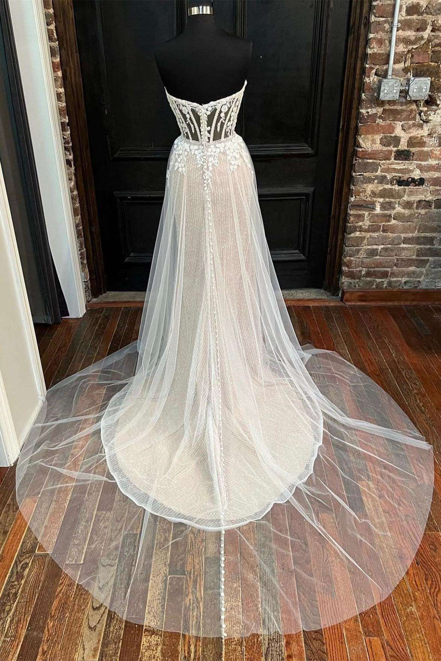 Ivory Sweetheart Appliques A-Line Long Wedding Dress