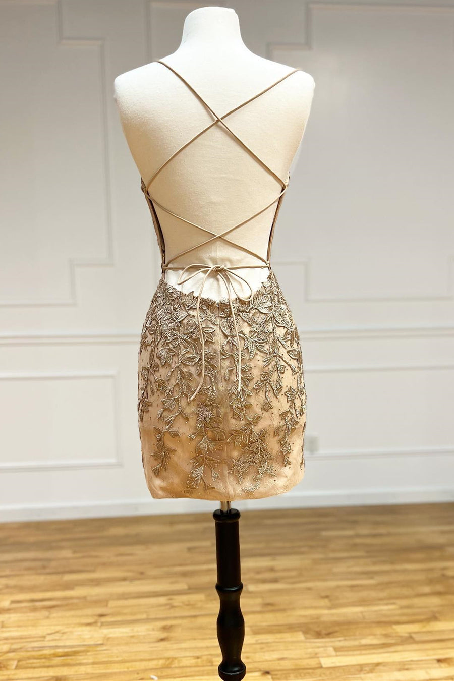 Halter Lace Appliques V-Neck Sleeveless Lace-Up Short Homecoming Dress Modsele Halter Lace Appliques V-Neck Sleeveless Lace-Up Short Homecoming Dress Modsele