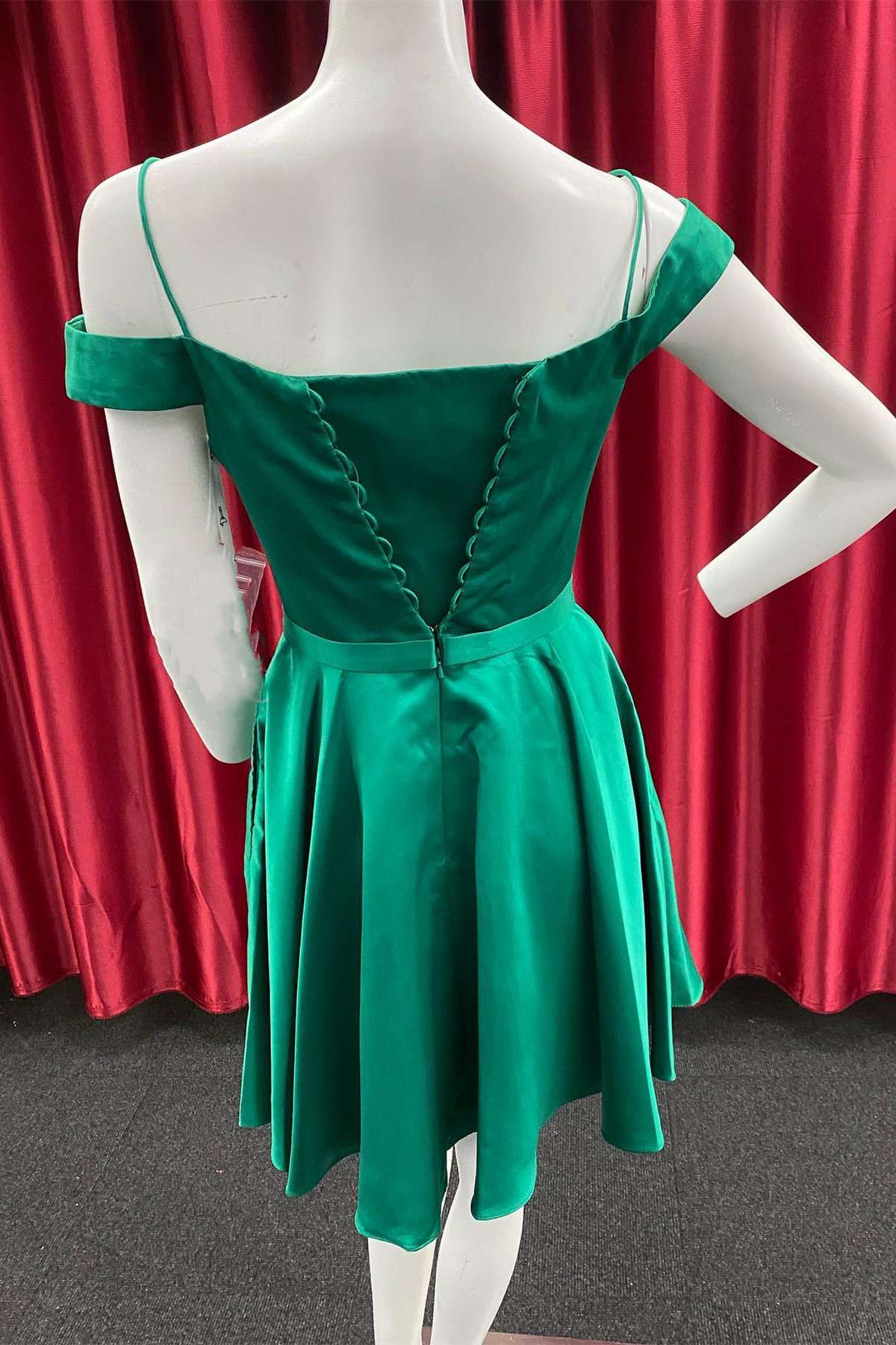 Green Cold-Shoulder A-Line Homecoming Dress