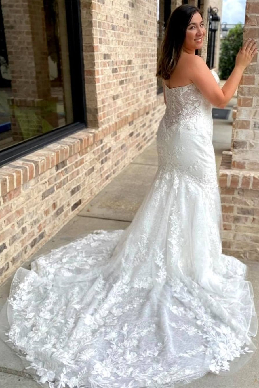 White Lace Sweetheart Mermaid Wedding Dress