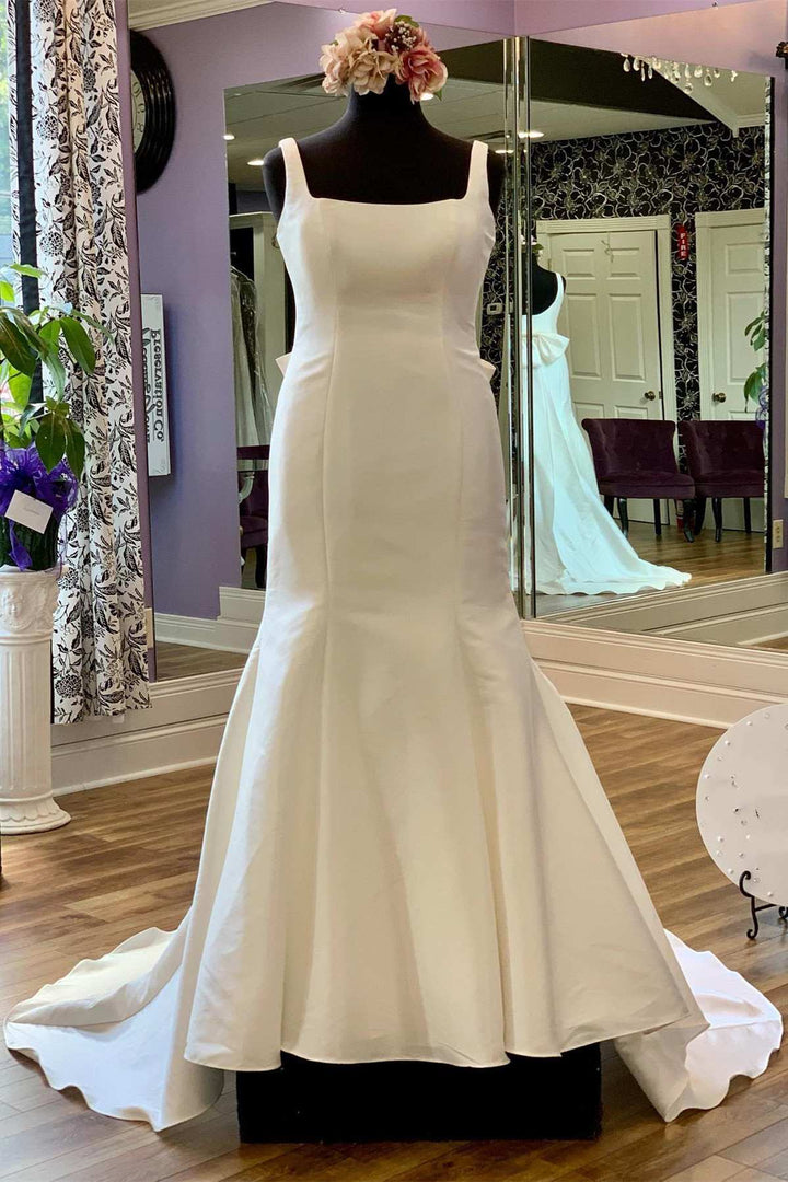 White Square Neck Bow Back Trumpet Long Wedding Gown